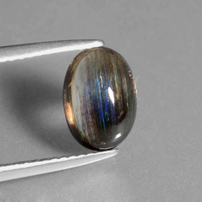 Scapolite multicolore naturelle coupe ovale, 2,17 ct, transparent