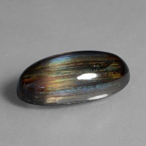 Scapolite multicolore naturelle coupe ovale, 13,48 ct, translucide