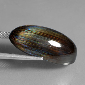 Scapolite multicolore naturelle coupe ovale, 13,48 ct, translucide