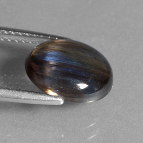 Scapolite multicolore naturelle coupe ovale, 2,66 ct, transparent
