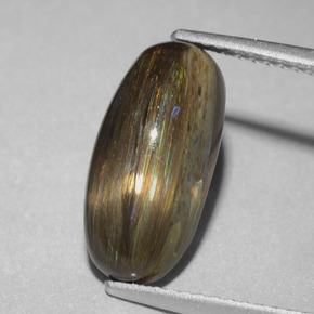 Scapolite multicolore naturelle coupe ovale, 3,58 ct, translucide