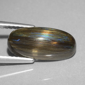 Scapolite multicolore naturelle coupe ovale, 3,58 ct, translucide