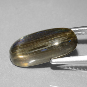 Scapolite multicolore naturelle coupe ovale, 3,58 ct, translucide