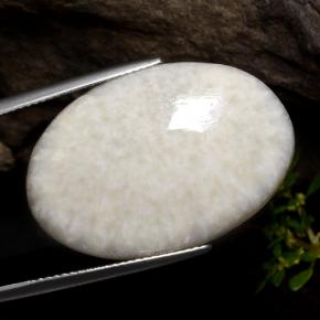 Scolécite blanc naturelle coupe ovale, 22,70 ct, opaque