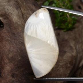 Scolécite blanc naturelle forme fantaisie, 28,06 ct, opaque