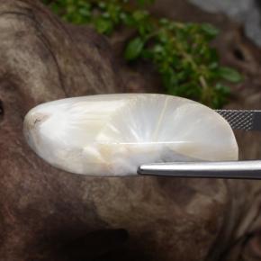 Scolécite blanc naturelle forme fantaisie, 28,06 ct, opaque