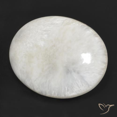 Scolécite blanc naturelle coupe ovale, 28,95 ct, opaque