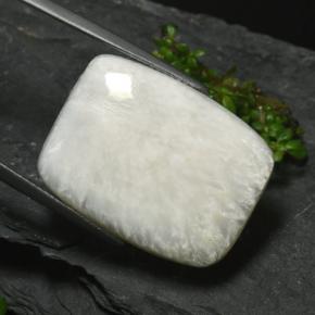 Scolécite blanc naturelle forme fantaisie, 17,38 ct, opaque
