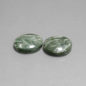 Achetez naturel ct Vert Séraphinite gems, Coupe ovale, En provenance Russie chez GemSelect. En stock, livraison internationale!