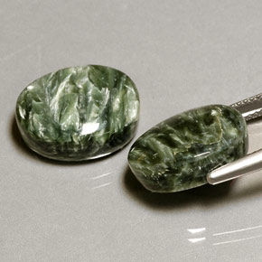Achetez naturel ct vert séraphinite gems, coupe ovale, en provenance russie chez gemselect. en stock, livraison internationale!