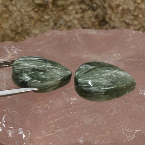 Shop natural 16.51ct Vert terreux Séraphinite gems, En forme de poire, from Russie at GemSelect. In stock, global shipping!