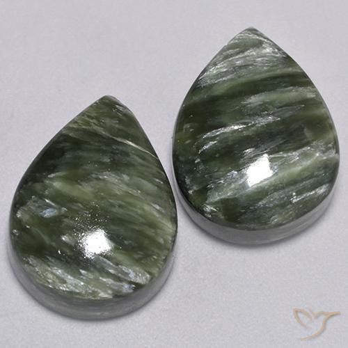 Achetez naturel 16.79ct Vert militaire Séraphinite gems, En forme de poire, En provenance Russie chez GemSelect. En stock, livraison internationale!