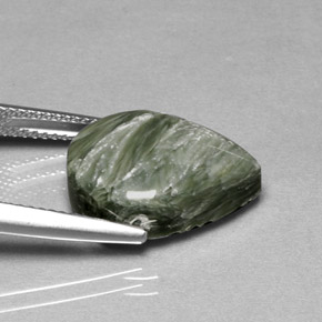 Séraphinite vert naturelle en forme de poire, 8,53 ct, opaque