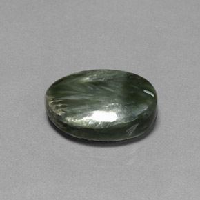 Séraphinite vert naturelle coupe ovale, 7,83 ct, opaque