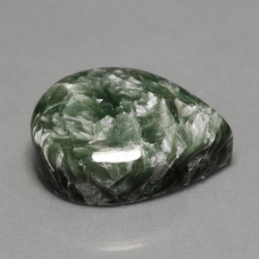 Séraphinite vert naturelle en forme de poire, 8,33 ct, opaque