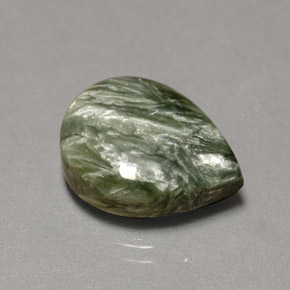 Séraphinite Vert naturelle En forme de poire, 7.64 ct, Opaque