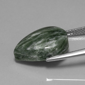 Séraphinite vert naturelle en forme de poire, 8,33 ct, opaque