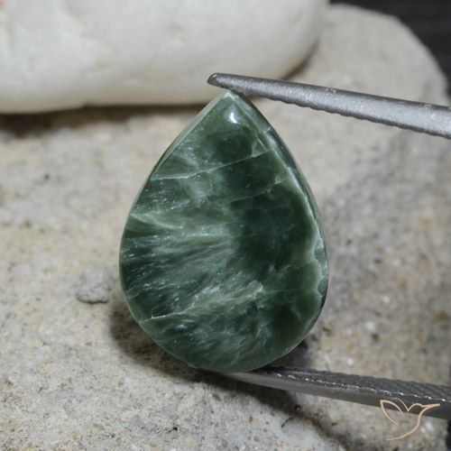 Séraphinite Medium Green    naturelle En forme de poire, 8.23 ct, Opaque