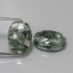 Achetez naturel ct Vert Séraphinite gems, Coupe ovale, En provenance Russie chez GemSelect. En stock, livraison internationale!