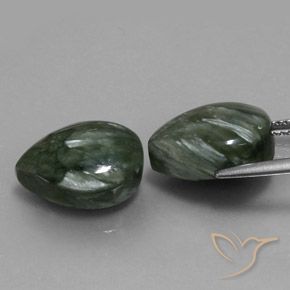 Shop natural 12.23ct Vert moyen Séraphinite gems, En forme de poire, from Russie at GemSelect. In stock, global shipping!