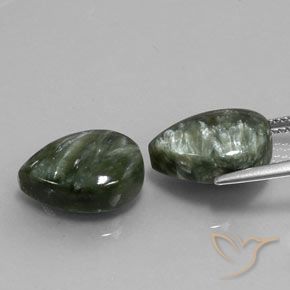 Shop natural 11.00ct Vert grisâtre Séraphinite gems, En forme de poire, from Russie at GemSelect. In stock, global shipping!