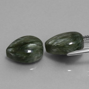 Achetez naturel ct Vert Séraphinite gems, En forme de poire, En provenance Russie chez GemSelect. En stock, livraison internationale!