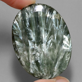Séraphinite vert naturelle coupe ovale, 54,47 ct, opaque