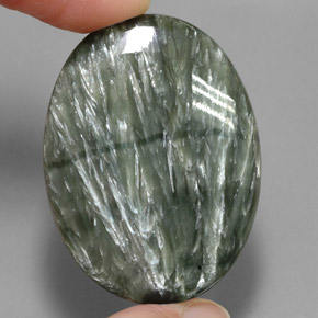 Séraphinite vert naturelle coupe ovale, 49,44 ct, opaque