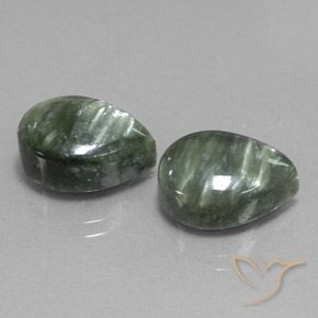 Shop natural 12.42ct Vert Séraphinite gems, En forme de poire, from Russie at GemSelect. In stock, global shipping!