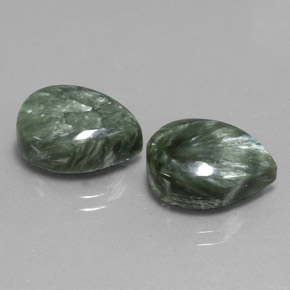 Achetez naturel ct Vert Séraphinite gems, En forme de poire, En provenance Russie chez GemSelect. En stock, livraison internationale!