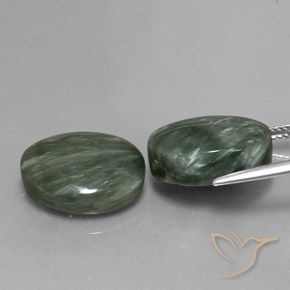 Shop natural 18.22ct Vert moyen Séraphinite gems, ovale, from Russie at GemSelect. In stock, global shipping!