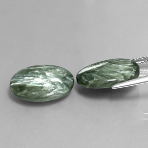 Achetez naturel ct Vert Séraphinite gems, Coupe ovale, En provenance Russie chez GemSelect. En stock, livraison internationale!