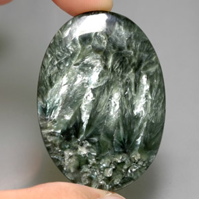 Séraphinite Vert naturelle Coupe ovale, 47.17 ct, Opaque