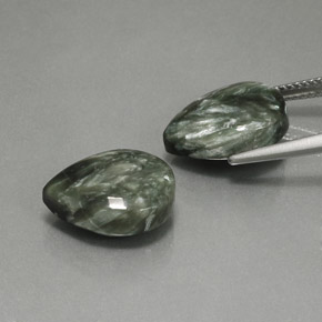 Achetez naturel ct Vert Séraphinite gems, En forme de poire, En provenance Russie chez GemSelect. En stock, livraison internationale!