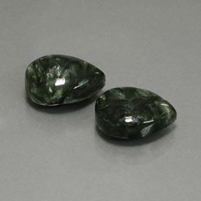 Achetez naturel 11,57ct vert séraphinite gems, en forme de poire, en provenance russie chez gemselect. en stock, livraison internationale!