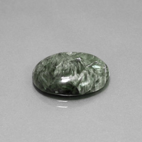 Séraphinite vert naturelle coupe ovale, 8,99 ct, opaque