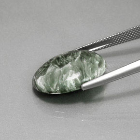 Séraphinite vert naturelle coupe ovale, 8,99 ct, opaque