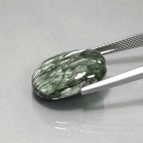 Séraphinite vert naturelle coupe ovale, 11,95 ct, opaque