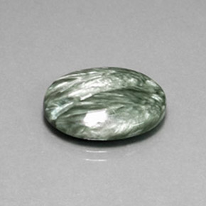 Séraphinite vert naturelle coupe ovale, 10,82 ct, opaque