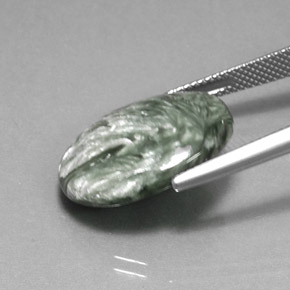 Séraphinite vert naturelle coupe ovale, 10,67 ct, opaque
