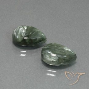 Shop natural 10.07ct Vert moyen Séraphinite gems, En forme de poire, from Russie at GemSelect. In stock, global shipping!