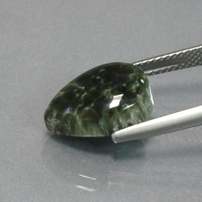 Séraphinite vert naturelle en forme de poire, 5,93 ct, opaque