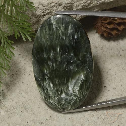 Séraphinite vert naturelle coupe ovale, 39,09 ct, opaque