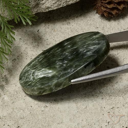 Séraphinite vert naturelle coupe ovale, 39,09 ct, opaque