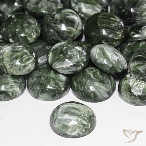 Séraphinite Vert militaire naturelle Tour, 4.85 ct, Opaque