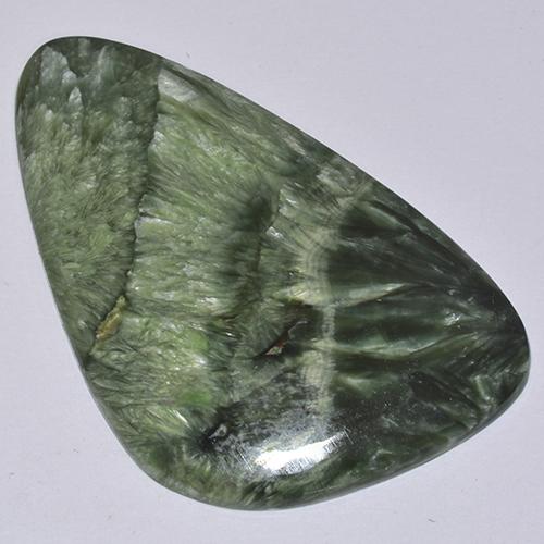 Séraphinite vert naturelle forme fantaisie, 21,43 ct, opaque