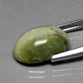 Serpentine vert naturelle coupe ovale, 5,70 ct, opaque
