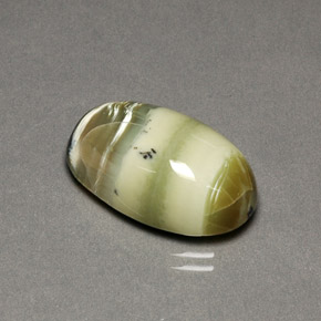 Serpentine vert naturelle coupe ovale, 9,88 ct, opaque