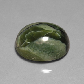 Serpentine vert naturelle coupe ovale, 26,53 ct, opaque