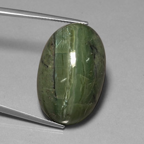 Serpentine vert naturelle coupe ovale, 36,66 ct, opaque